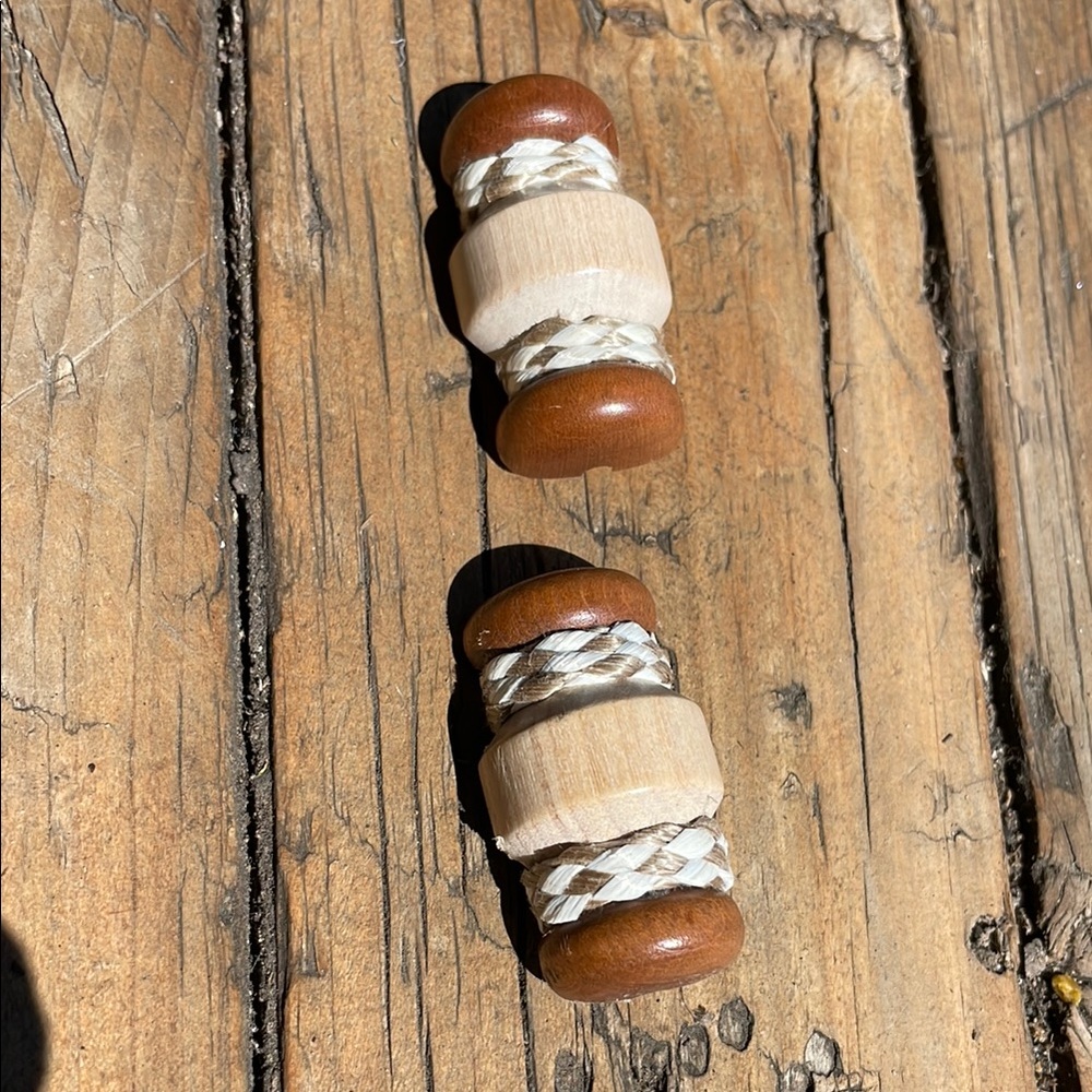 Vintage Woden and straw shoe clips / bows